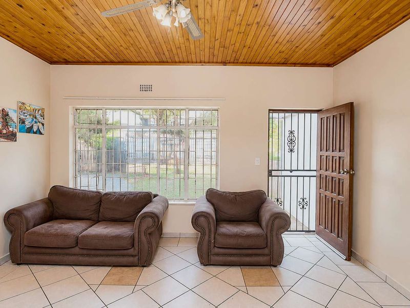 3  Bedroom House in Strubens Valley. - Photo 7