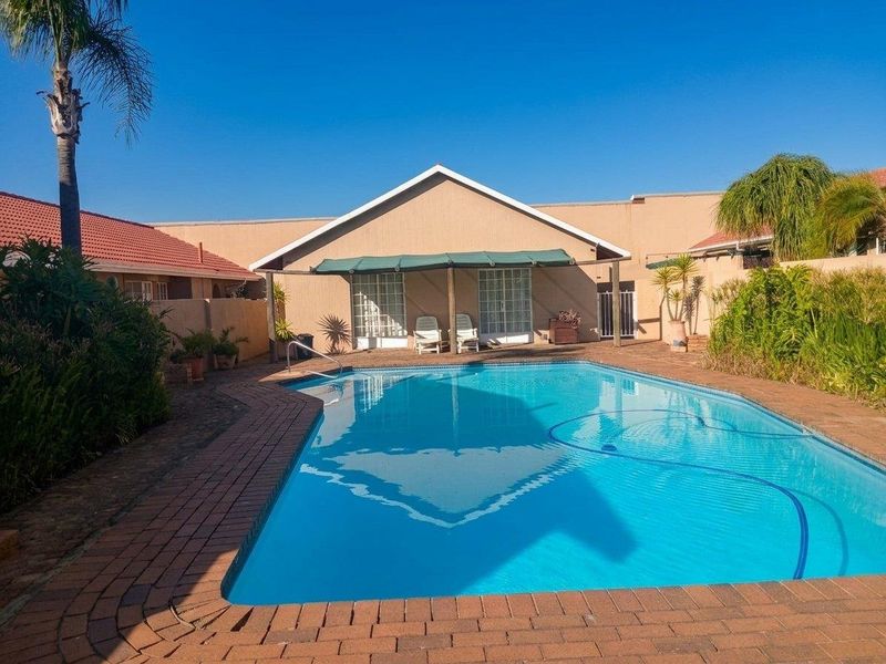 Lovely 2 bedroom townhouse for sale in Norkem Park - Photo 1