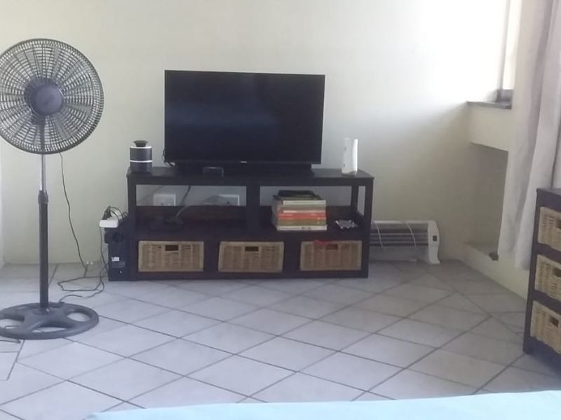 Charming Bachelor Apartment in the Heart of Durban - Photo 2