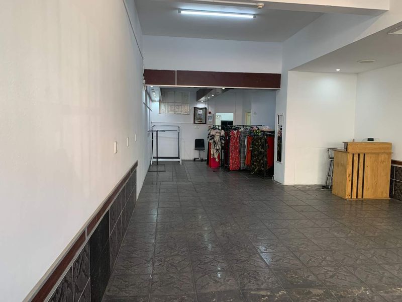High Traffic Retail Spot: 82m2 on Voortrekker Rd, Goodwood - Photo 4