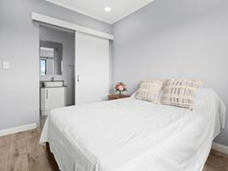 Contemporary Lock-Up-and-Go Living in Cotswold Fenns | 2 Bedroom, 2 Bathroom - Photo 9