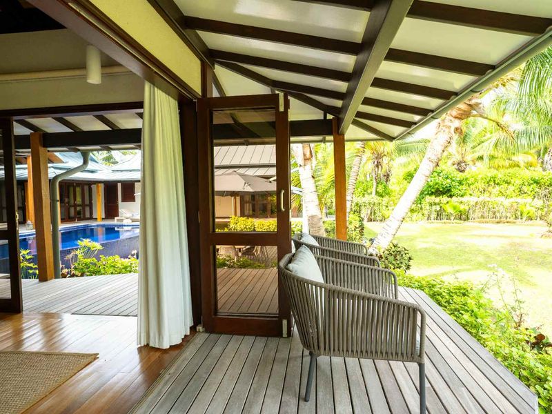 EXCEPTIONAL PRIVATE BEACH VILLA ON THE IDYLLIC DESROCHES ISLAND - Photo 8