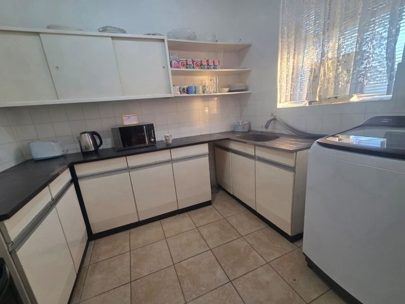 Spacious 2-Bedroom Apartment in Prime Horizon View Location - Photo 5