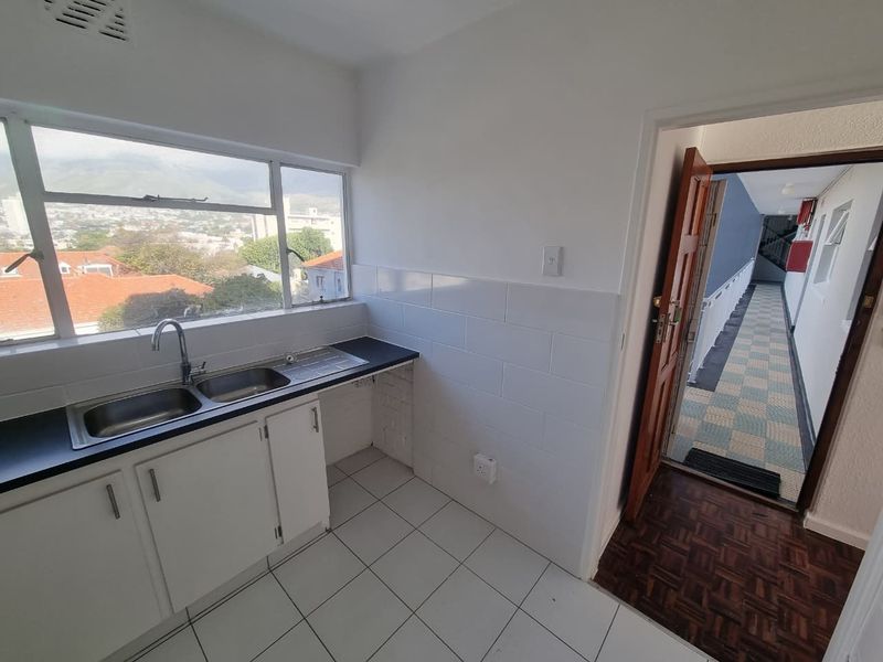 Unfurnished Two Bedroom Apartment To Rent in Tamboerskloof - Photo 6