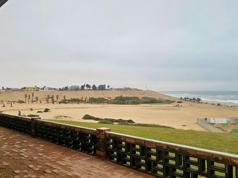 Spacious 7-Bedroom Sea-Facing Home in Henties Bay – Ideal for Bigger Families - Photo 2