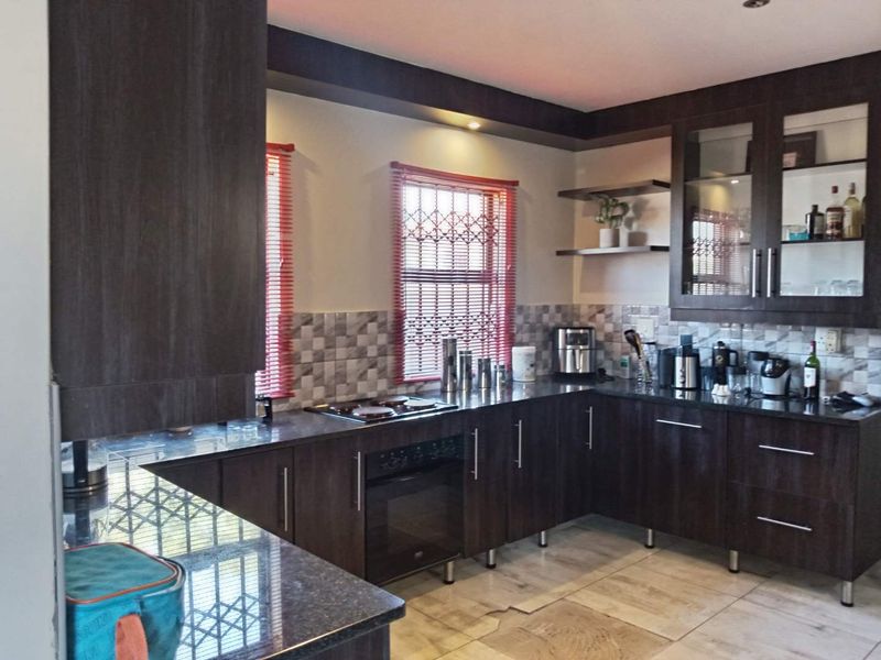 Spacious Living & Family Fun - Photo 3
