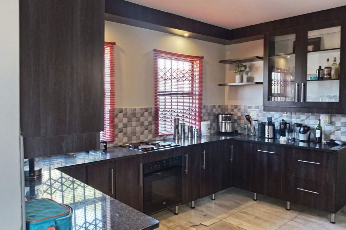 Spacious Living & Family Fun - Photo 3