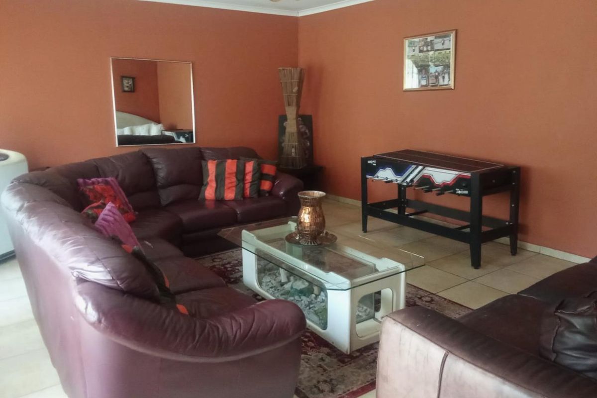 3 BED IN BRACKENDOWNS EXT 5 - Photo 4