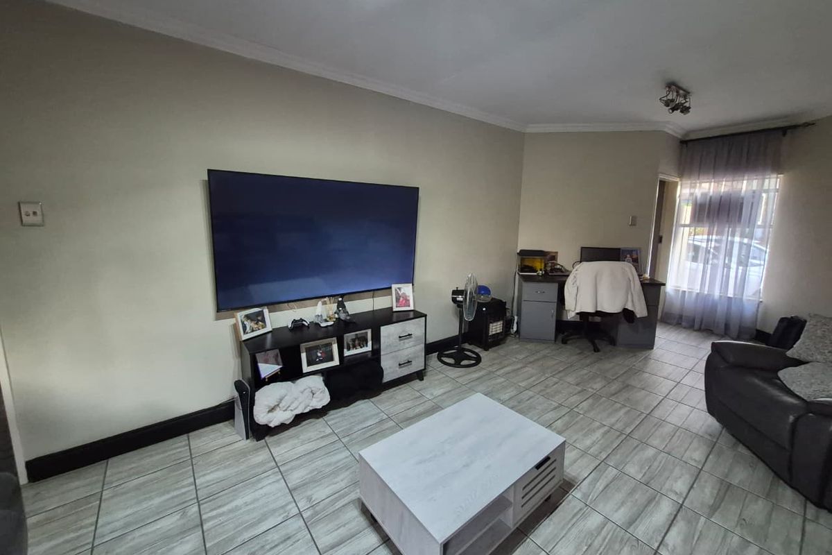 3-Bedroom Haven with a Private Garden Available 1 July 2026 - Photo 2