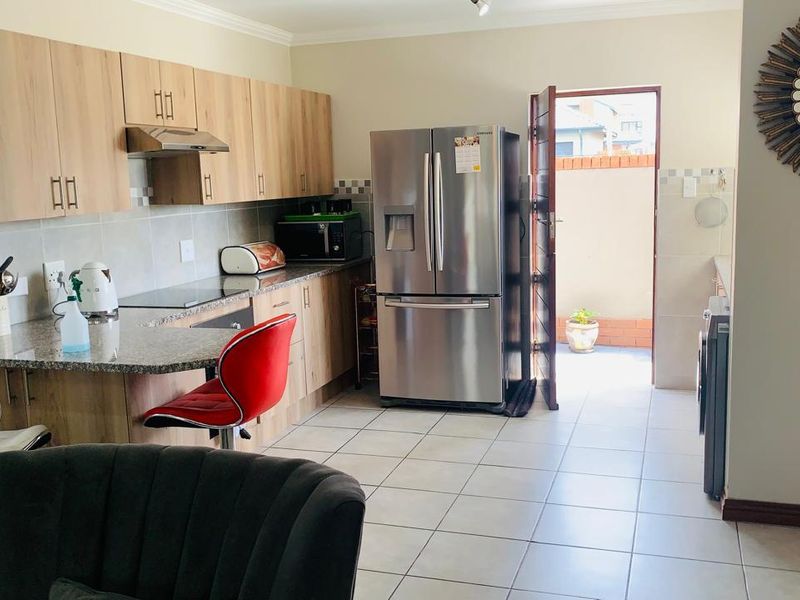 Beautiful 3-Bedroom Home for sale - Photo 4