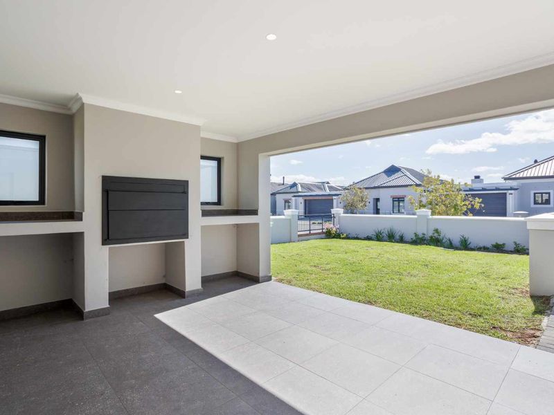 Sophisticated Two-Bedroom Home in Val de Vie Evergreen - Photo 8