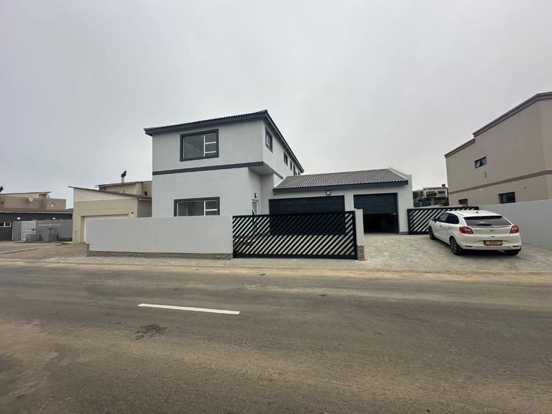 Waterfront Swakopmund Family Home - Photo 2