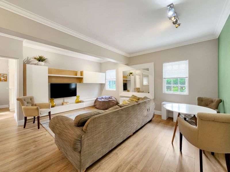 Stylish 2-Bed, 2-Bath Apartment - Photo 2