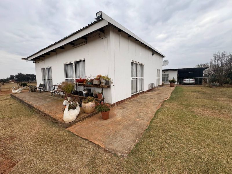 Three Adjoining Properties Offering 5.9ha of Farming, Living and Investment Opportunities - Photo 3