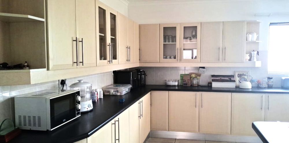 1 Bedroom house:  Very spacious kitchen