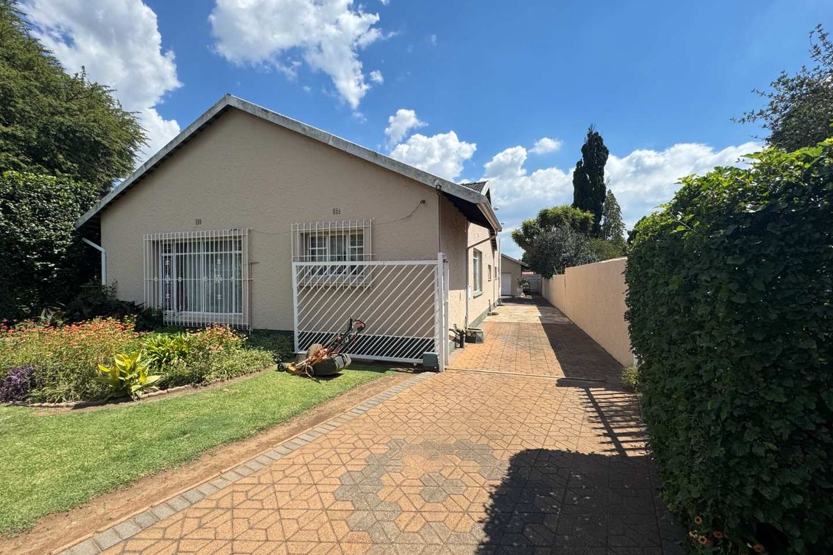 Large Family Home for sale - Photo 4