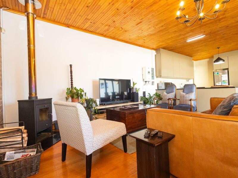 Spacious three-bedroom family home to rent in Parow Fairfield Estate - Photo 4