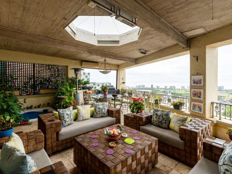 An Exceptional Green Point Residence with Rare Redevelopment Potential - Photo 5