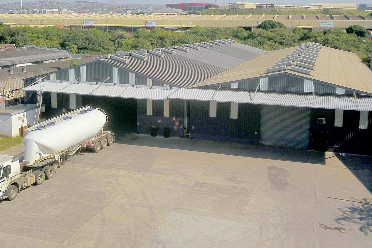 LARGE WAREHOUSE FOR SALE WITH YARD CLOSE TO FREEWAY - Photo 4