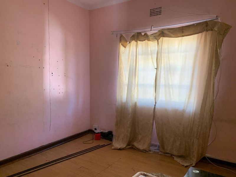 **Charming 2-Bedroom Home with Income Potential in a Quiet Cul-de-Sac** - Photo 5