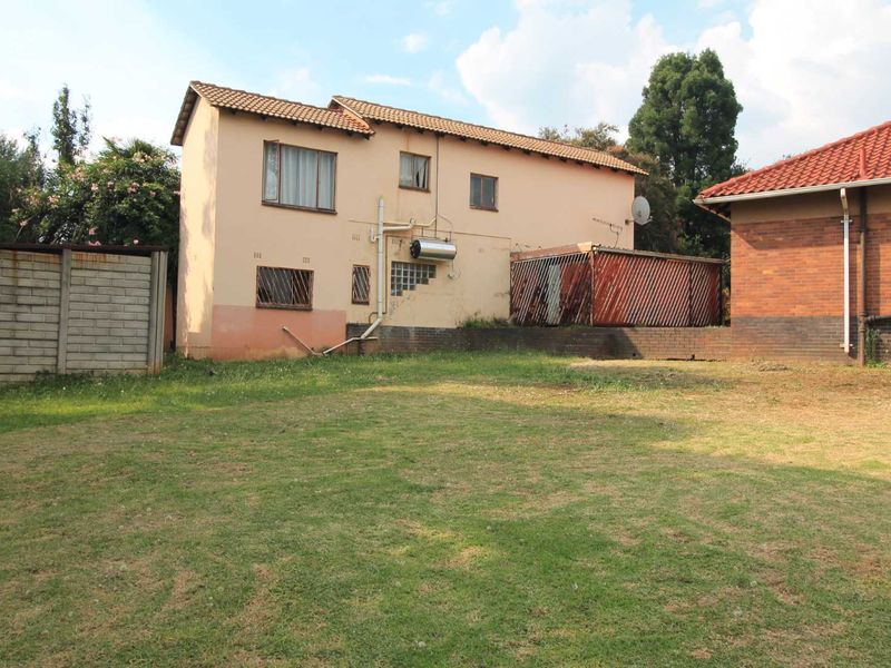 3 bed Family Home with a Flatlet - Photo 5