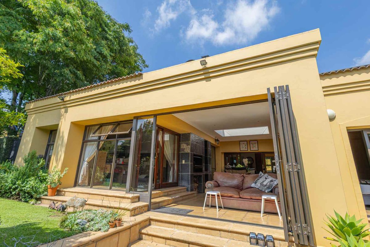 Stylish 3 Bedroom Home Offering Refined Estate Living - Photo 3