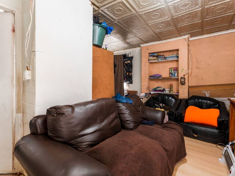 2-Bedroom Fixer-Upper in Hibiscus Close, Ocean View - Photo 5