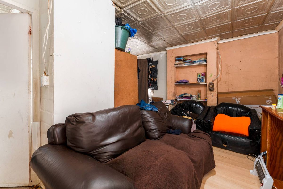 2-Bedroom Fixer-Upper in Hibiscus Close, Ocean View - Photo 5