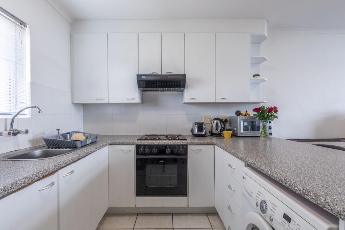 Spacious Loft Living Near Canal Walk - Photo 2