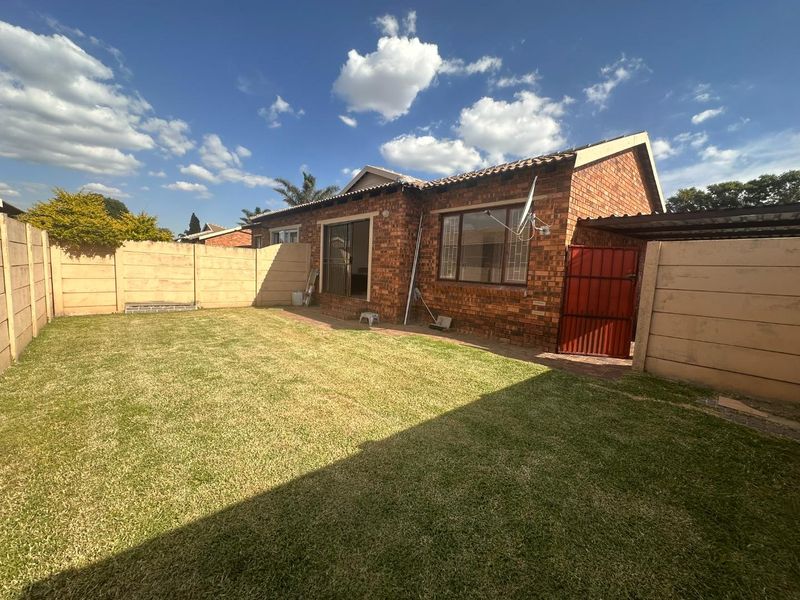 Charming 2-Bedroom Simplex with Private Garden – Secure & Well Located - Photo 2