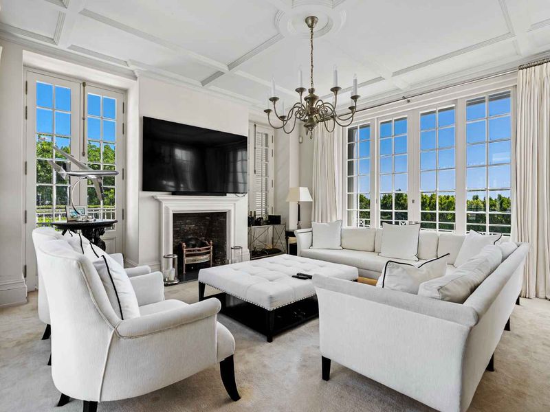 Elegant Masterpiece Set on Slopes of Lion's Head - Photo 9