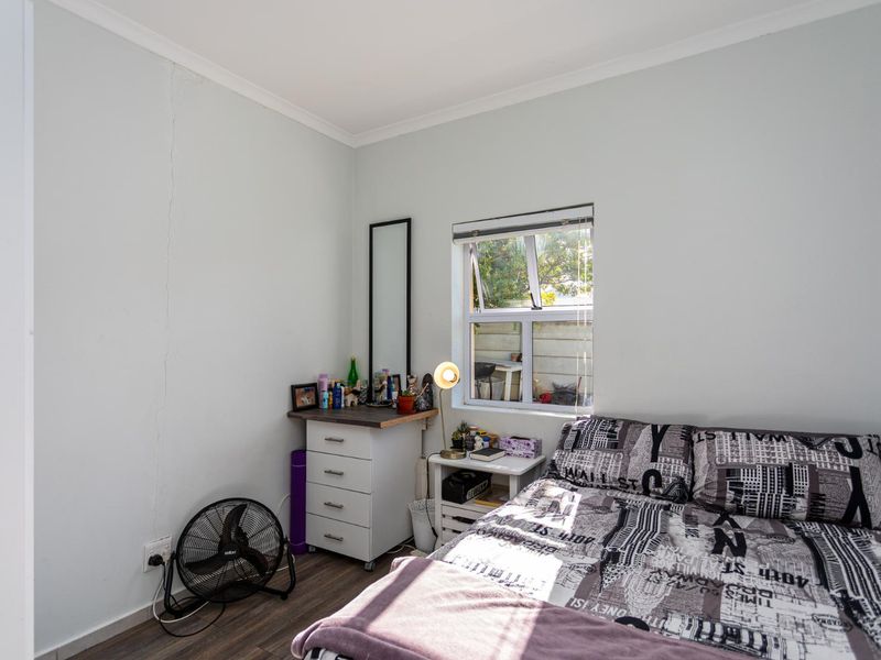 Marvelous 4 Bedroom Home For Sale In Mount Simon Estate - Photo 8