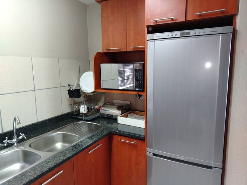 Beautifully renovated unit in Hillside Manor - Photo 4