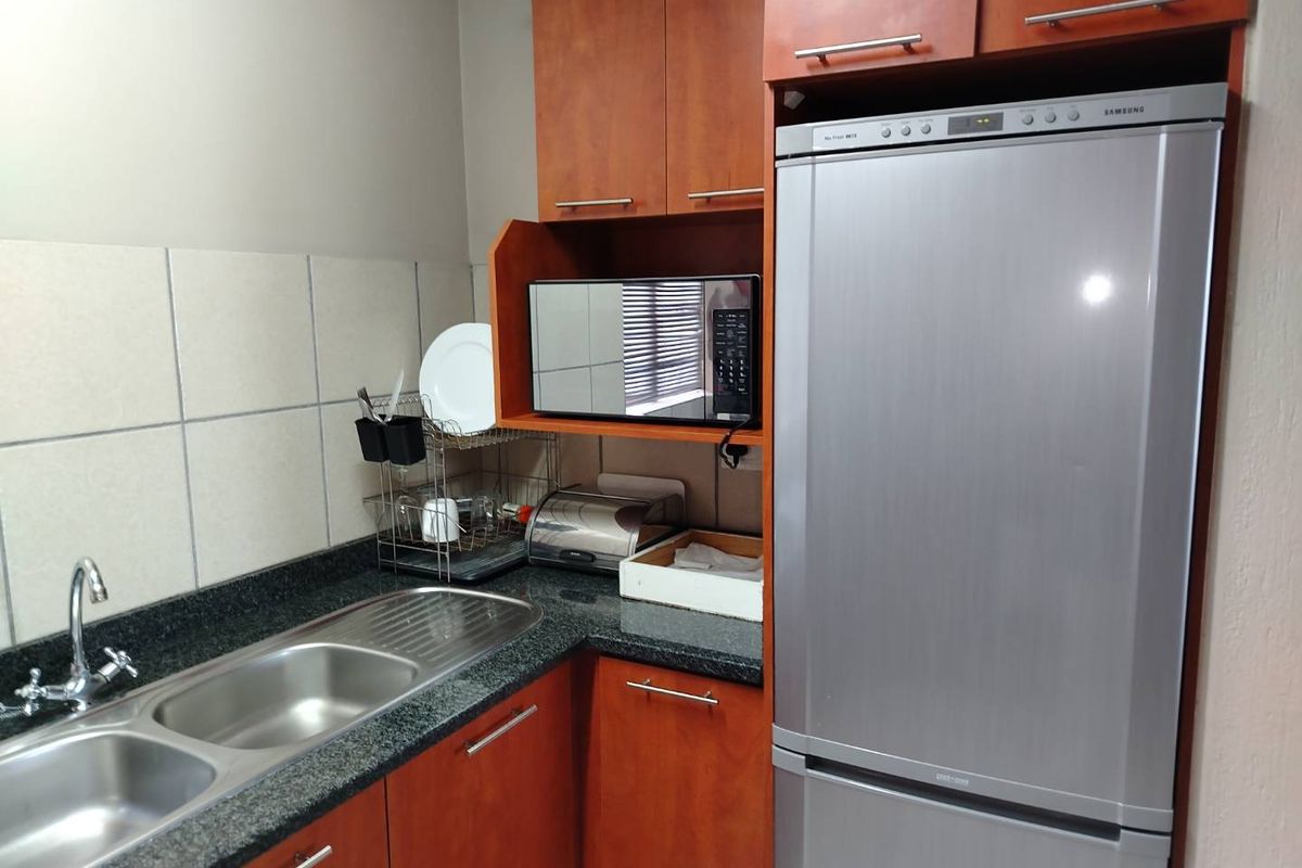 Beautifully renovated unit in Hillside Manor - Photo 4