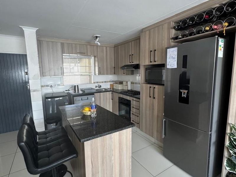 Modern, Clean and Just Renovated - Photo 2