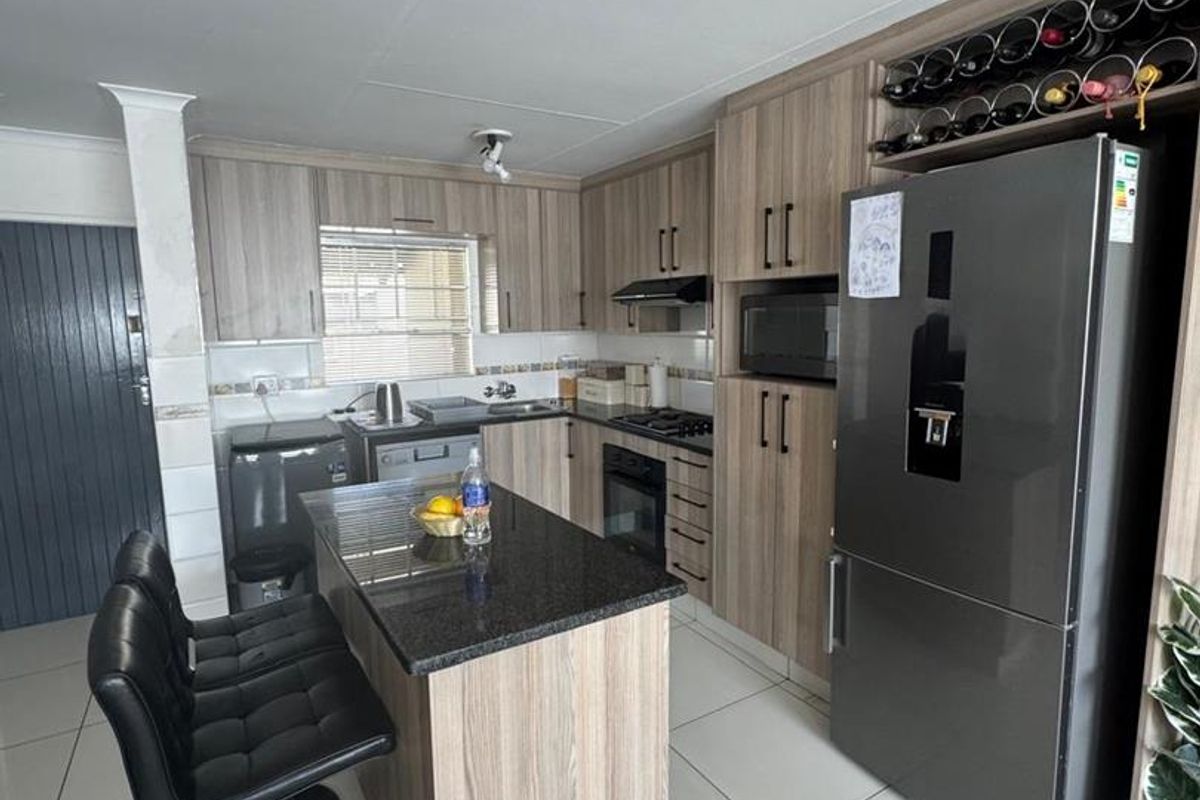 Modern, Clean and Just Renovated - Photo 2