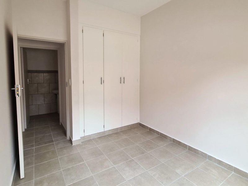 Perfect 3Bedroom lockup and go! - Photo 5