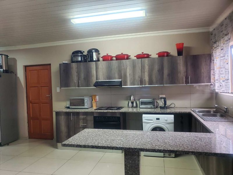 Luxury living in this modern 3-bedroom homes with double garages - Photo 8