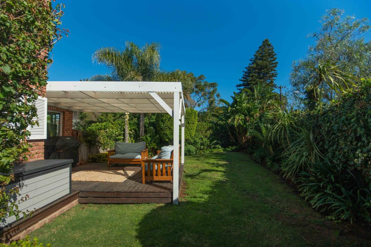 Stunning Renovated Family Home with Breathtaking Valley Views - Photo 3