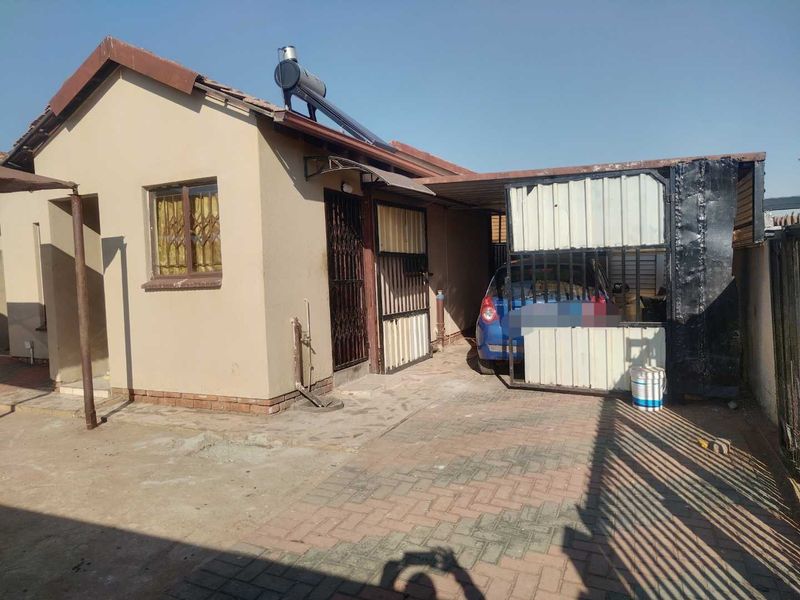 2 bedrooms house for sale in Soshanguve VV - Photo 5