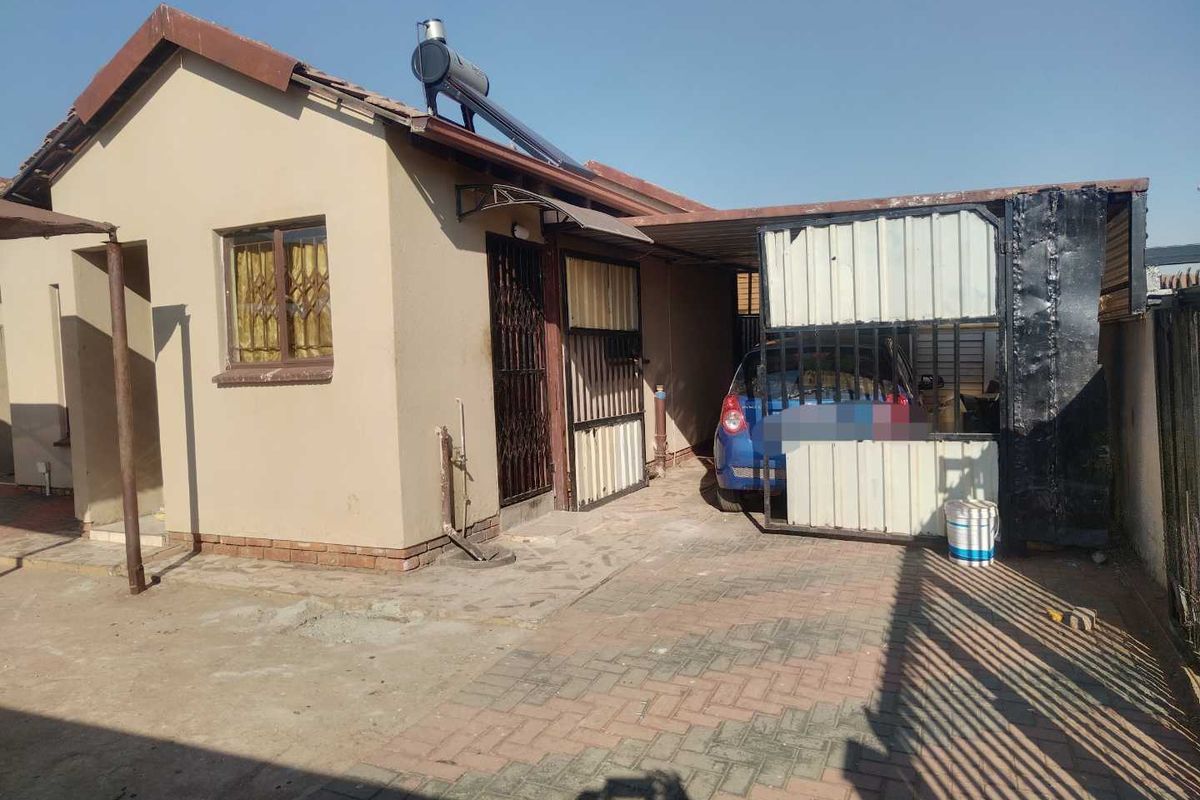 2 bedrooms house for sale in Soshanguve VV - Photo 5