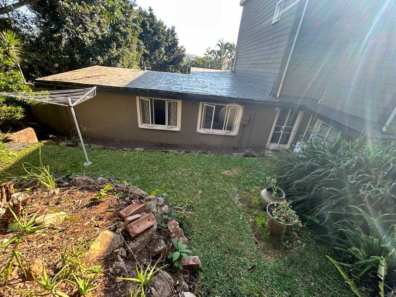 Furnished 1-Bedroom Cottage, Hassle-Free Living with Parking - Photo 8