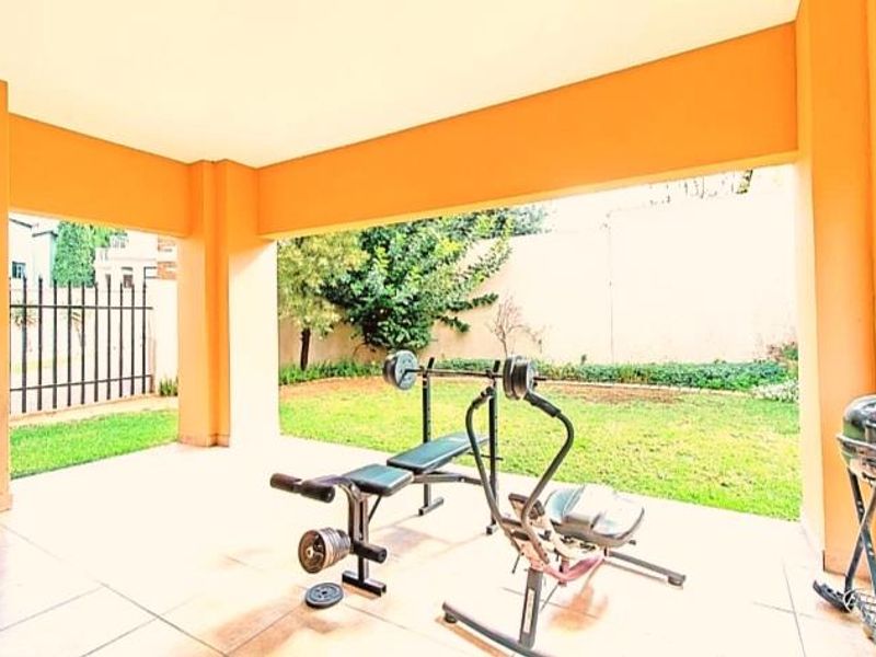 Luxury Family Living in Prestigious Khyalami AH, Midrand Welcome to this exceptional 4-bedroom home nestled in the highly sought-after and secure Khyalami AH - Photo 6