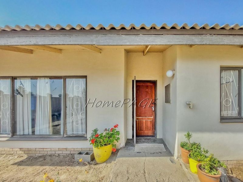 Hermes, Walvis Bay:  Spacious 3 Bedr Home is for sale - Photo 4