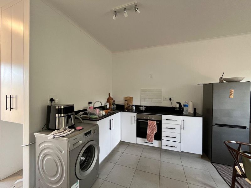 2 Bedroom Apartment with Scenic Views - Photo 4