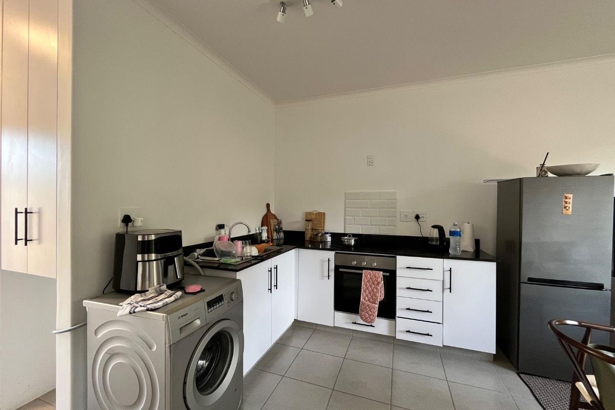 2 Bedroom Apartment with Scenic Views - Photo 4