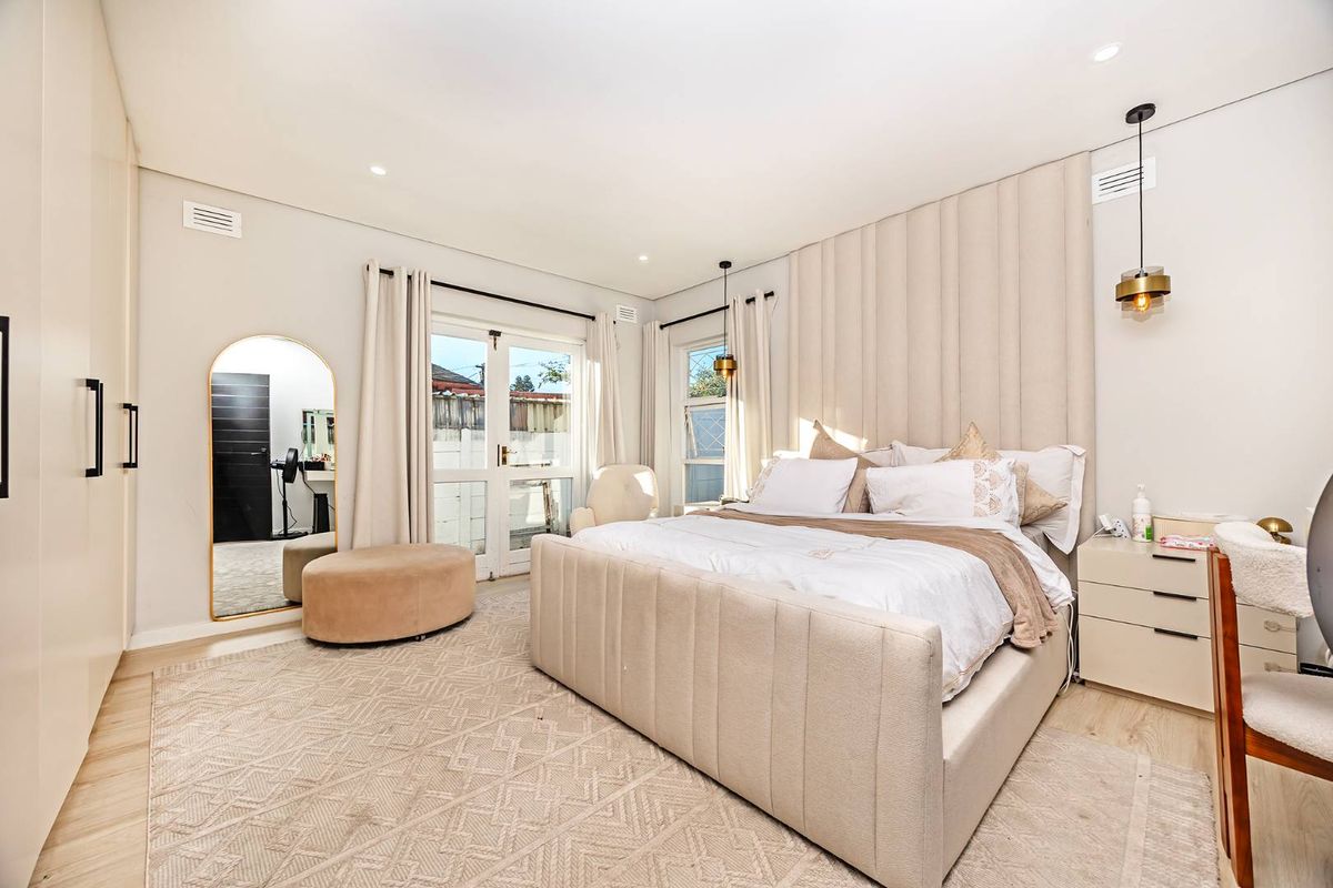 Contemporary Dual-Living Masterpiece with Exceptional Finishes & Work-From-Home Versatility - Photo 5