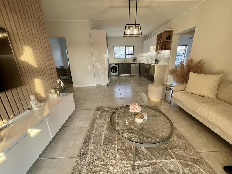 Hendra - Magnificent Semi-Furnished 3 Bedroom Apartment To Rent In Izinga Eco Estate - Photo 3