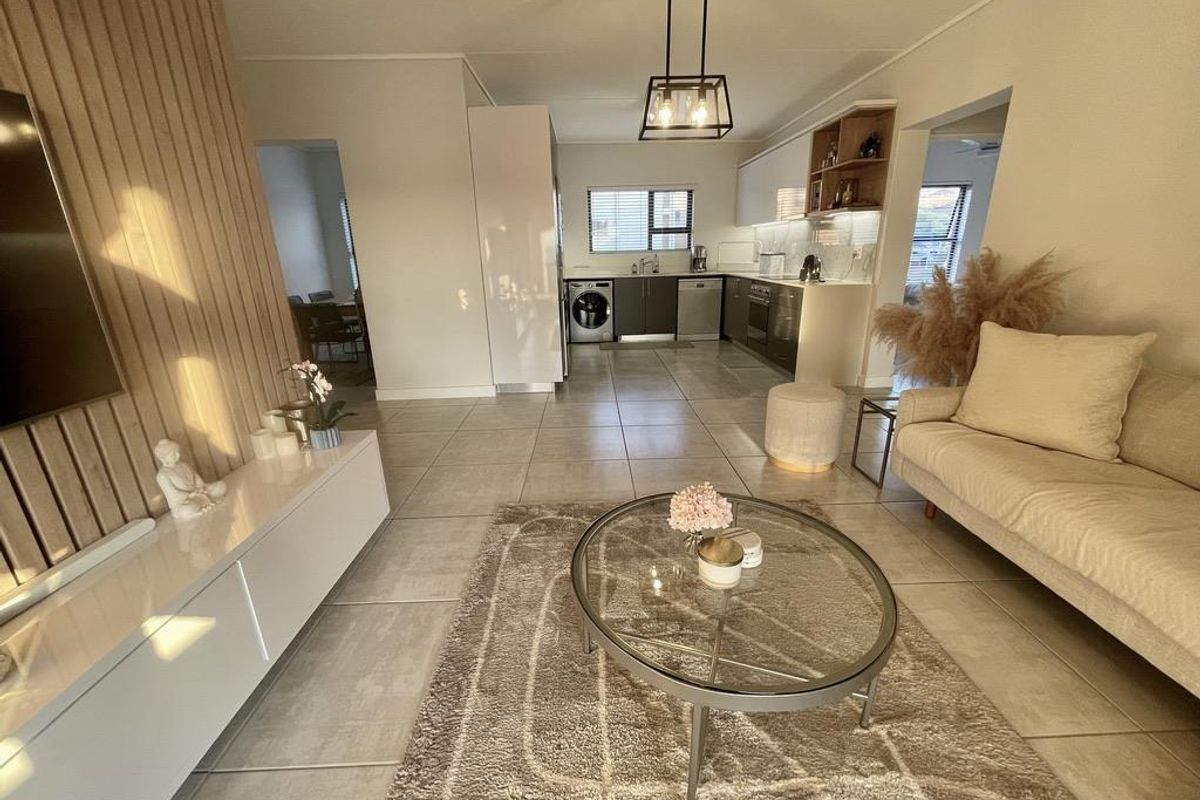 Hendra - Magnificent Semi-Furnished 3 Bedroom Apartment To Rent In Izinga Eco Estate - Photo 3