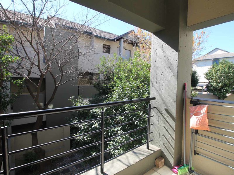 Lovely and sunny BACHELOR/STUDIO apartment - Photo 9